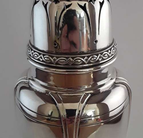 A large Art Deco hallmarked solid sterling silver sugar castor. Mappin and Webb, Birmingham, 1935.