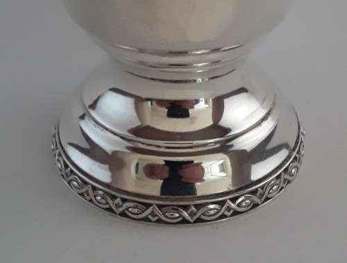 A large Art Deco hallmarked solid sterling silver sugar castor. Mappin and Webb, Birmingham, 1935.