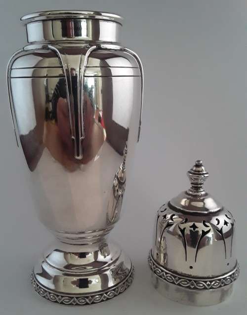 A large Art Deco hallmarked solid sterling silver sugar castor. Mappin and Webb, Birmingham, 1935.