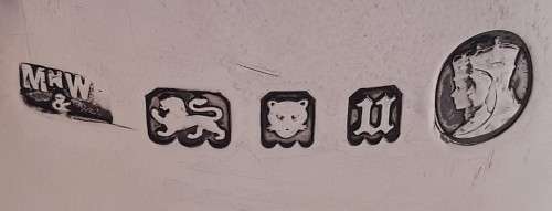 A large Art Deco hallmarked solid sterling silver sugar castor. Mappin and Webb, Birmingham, 1935.