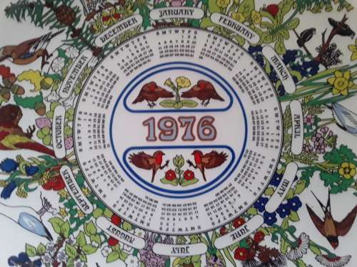 Large, vintage Wedgewood calendar plate. Robin sixth series. 1976.