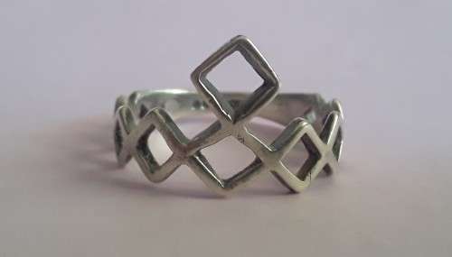 Vintage solid sterling silver hallmarked pointer ring. Edinburgh, 1987. Makers mark: RGL