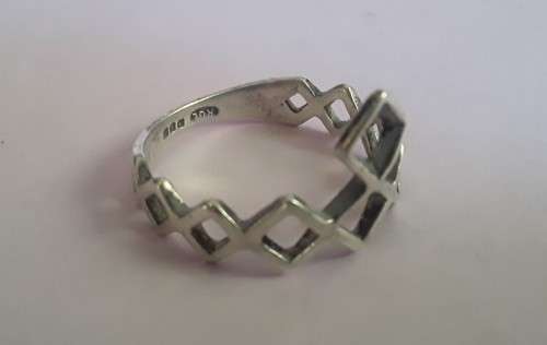 Vintage solid sterling silver hallmarked pointer ring. Edinburgh, 1987. Makers mark: RGL