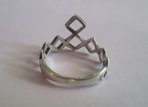 Vintage solid sterling silver hallmarked pointer ring. Edinburgh, 1987. Makers mark: RGL