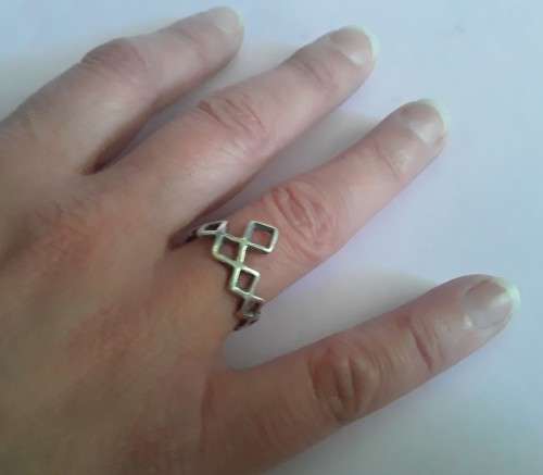 Vintage solid sterling silver hallmarked pointer ring. Edinburgh, 1987. Makers mark: RGL