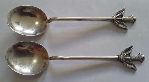Pair of sterling silver spoons.  Weight:  19.13g