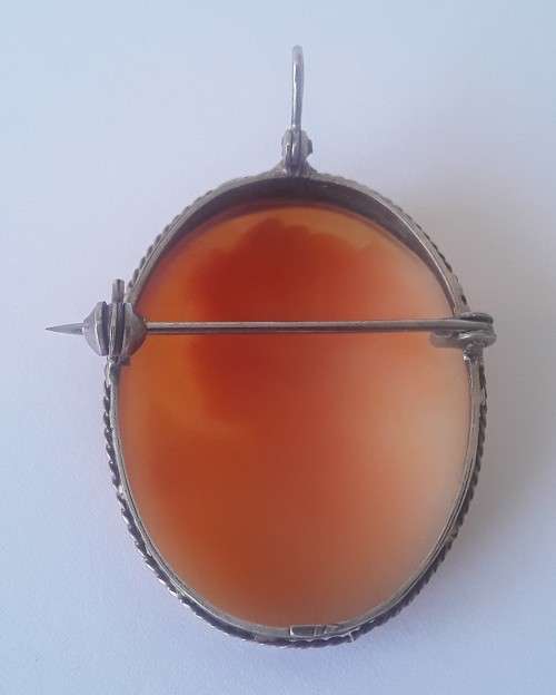 Beautiful 1920`s solid silver and cameo pendant / brooch.