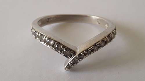 Designer solid sterling silver wishbone ring. Size: N (17mm)