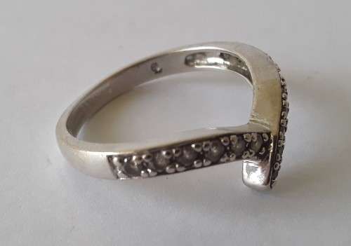 Designer solid sterling silver wishbone ring. Size: N (17mm)