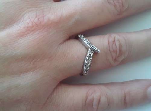 Designer solid sterling silver wishbone ring. Size: N (17mm)