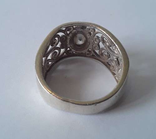 Solid sterling silver filigree ring with clear stone. Size: L (16.3mm)