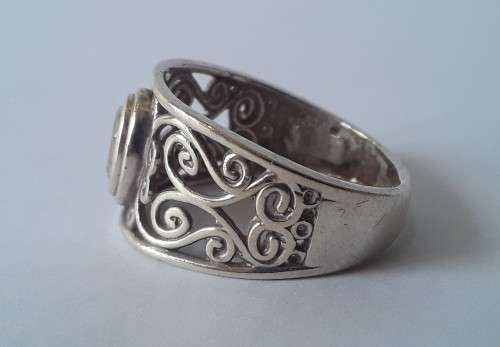 Solid sterling silver filigree ring with clear stone. Size: L (16.3mm)