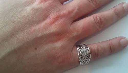 Solid sterling silver filigree ring with clear stone. Size: L (16.3mm)