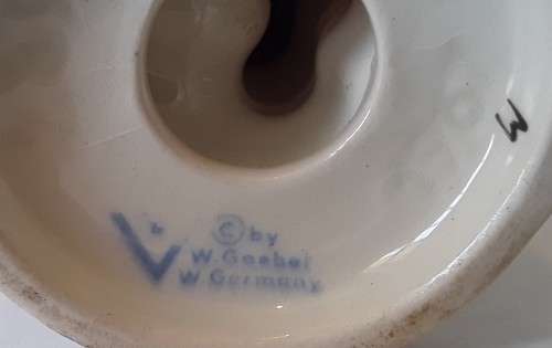 Sweet Vintage Goebel Hummel `Flower Girl` Figurine. Circa 1960`s. H: 8,5 cm