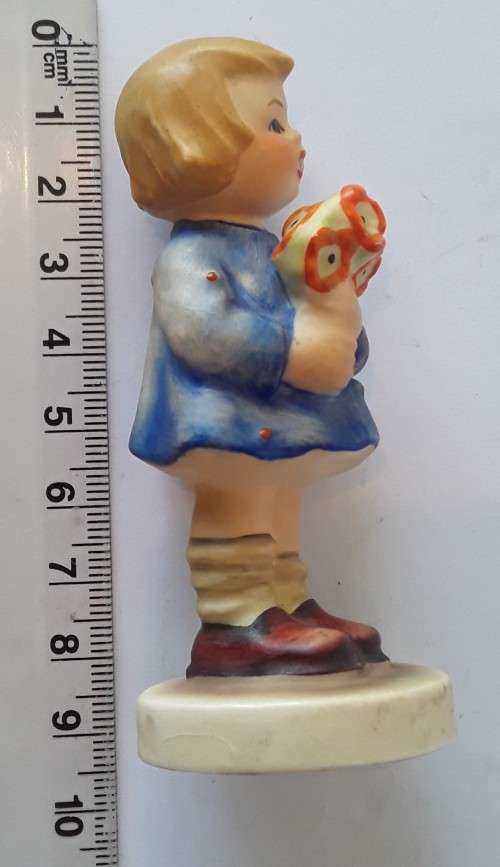 Sweet Vintage Goebel Hummel `Flower Girl` Figurine. Circa 1960`s. H: 8,5 cm