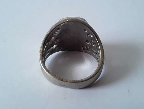 Vintage 18K RGP ring with black stone. Size: R1/2 (19mm)