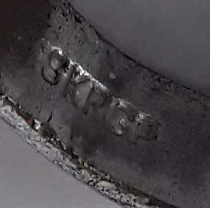 Vintage 18K RGP ring with black stone. Size: R1/2 (19mm)