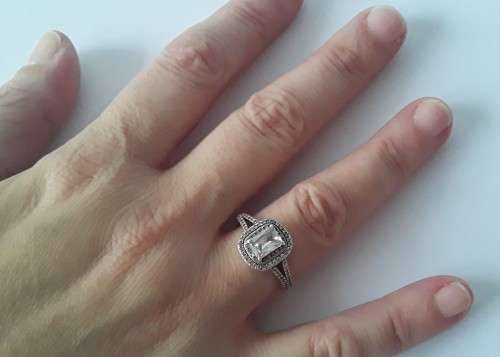 925 Sterling silver halo ring. Size: P