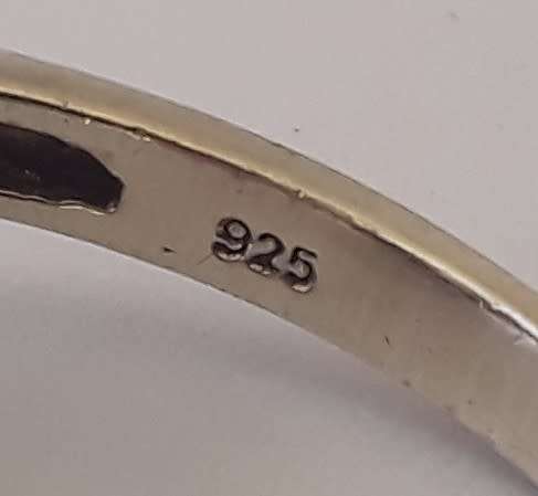 925 Sterling silver halo ring. Size: P