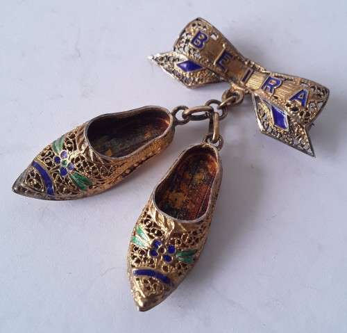 Gorgeous Filigree Gold Gilt on Solid Silver Bow & Clogs Brooch from Beira Mozambique