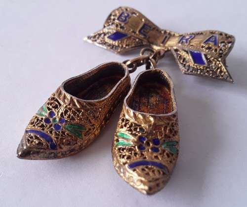 Gorgeous Filigree Gold Gilt on Solid Silver Bow & Clogs Brooch from Beira Mozambique