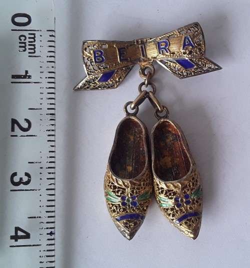 Gorgeous Filigree Gold Gilt on Solid Silver Bow & Clogs Brooch from Beira Mozambique