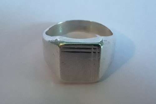 Vintage solid sterling silver signet ring. Size: U