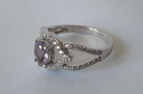 925 sterling silver ring with lilac stone. Size: N1/2 (17.3mm)