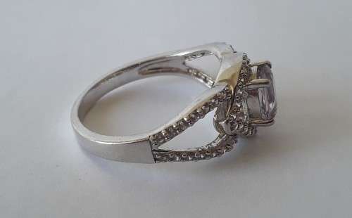 925 sterling silver ring with lilac stone. Size: N1/2 (17.3mm)