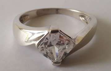 Designer `Diamonique` sterling silver ring with CZ stone. Size: N (17mm)