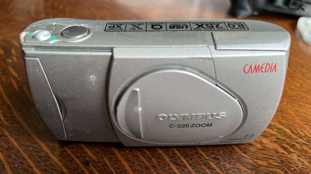 Olympus Camedia C-220 Zoom Camera, with Accessories, details below
