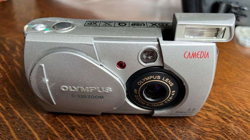 Olympus Camedia C-220 Zoom Camera, with Accessories, details below