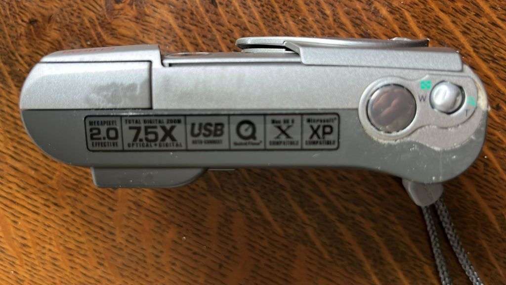 Olympus Camedia C-220 Zoom Camera, with Accessories, details below