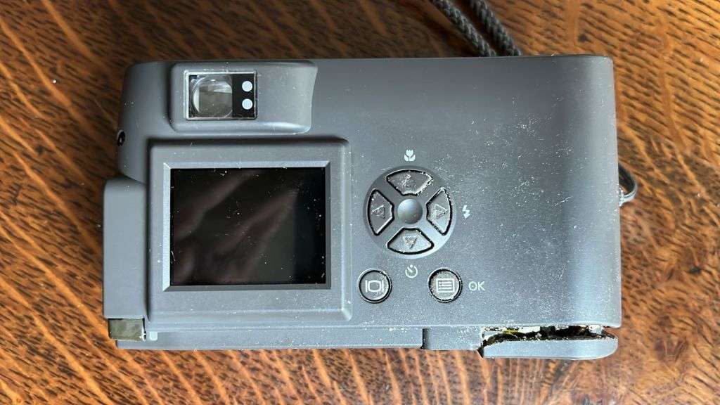 Olympus Camedia C-220 Zoom Camera, with Accessories, details below