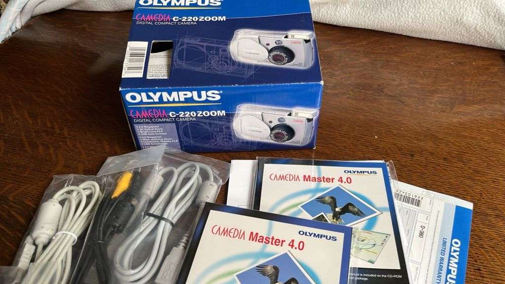 Olympus Camedia C-220 Zoom Camera, with Accessories, details below