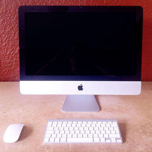 21.5" iMac with Lion 10.7 1TB HDD 8GB RAM 3.06Ghz Intel Core 2 Duo