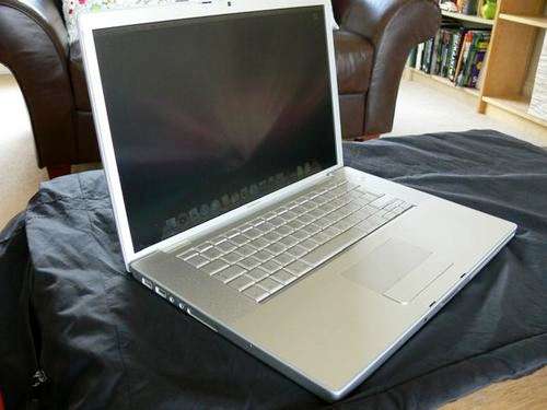 Macbook Pro 15"   2Ghz    2Gigs RAM