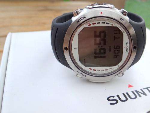 SUUNTO D6 WRIST COMPUTER  (DIVE WATCH)