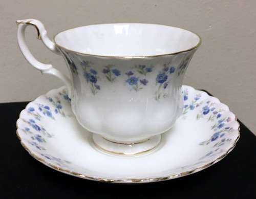 Royal Albert Memory Lane Duo