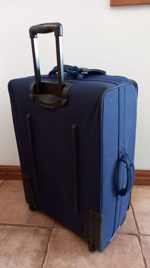 Cellini Suitcase Voyager in blue durable material.
