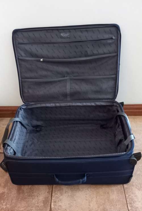 Cellini Suitcase Voyager in blue durable material.
