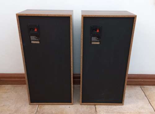 Set of 2 Stereo Sound speakers Technics, model SB-L60.