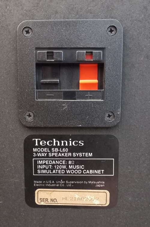 Set of 2 Stereo Sound speakers Technics, model SB-L60.