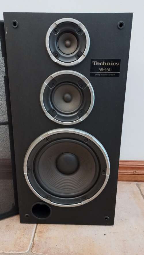 Set of 2 Stereo Sound speakers Technics, model SB-L60.