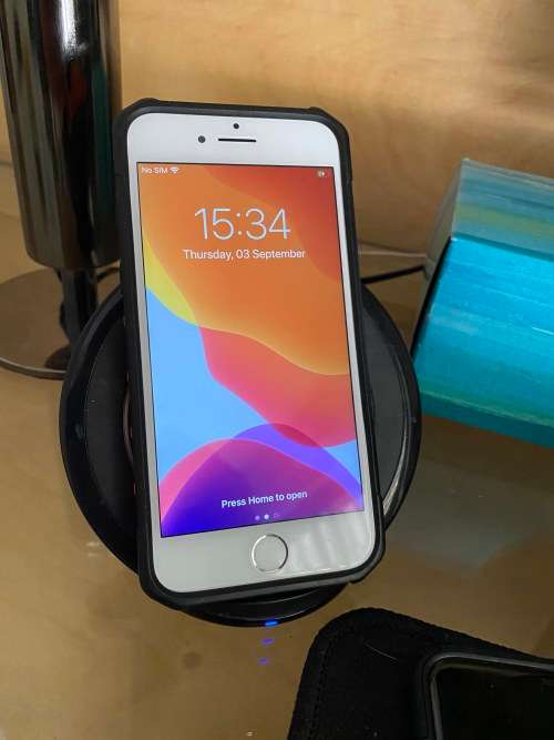 iPhone 8 Silver 64gb with UAG Case (No Reserve)