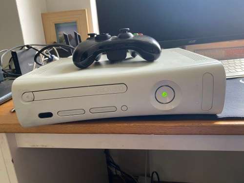Xbox 360 White With Controller (No Reserve)
