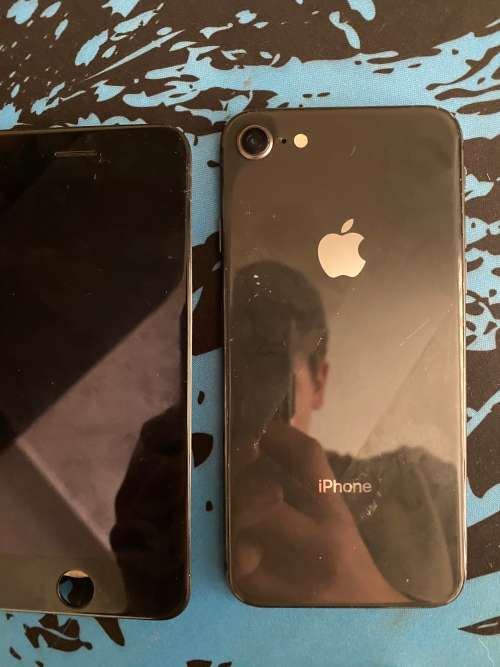iPhone 8 For Parts (No Reserve)