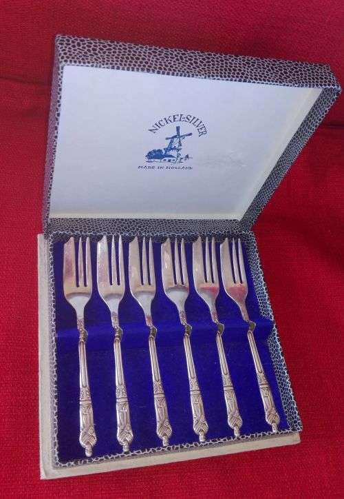 SIX APOSTEL CAKE FORKS EPNS SHEFFIED ENGLAND
