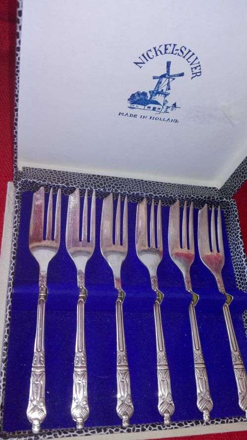 SIX APOSTEL CAKE FORKS EPNS SHEFFIED ENGLAND