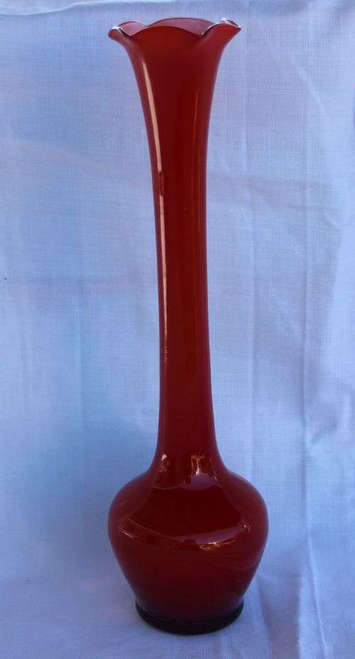 RED GLASS VASE